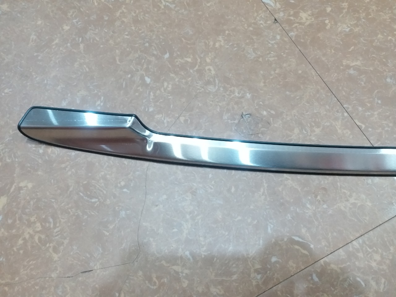 Ốp Chống trầy cốp Ngoài Inox xe Sorento 2021