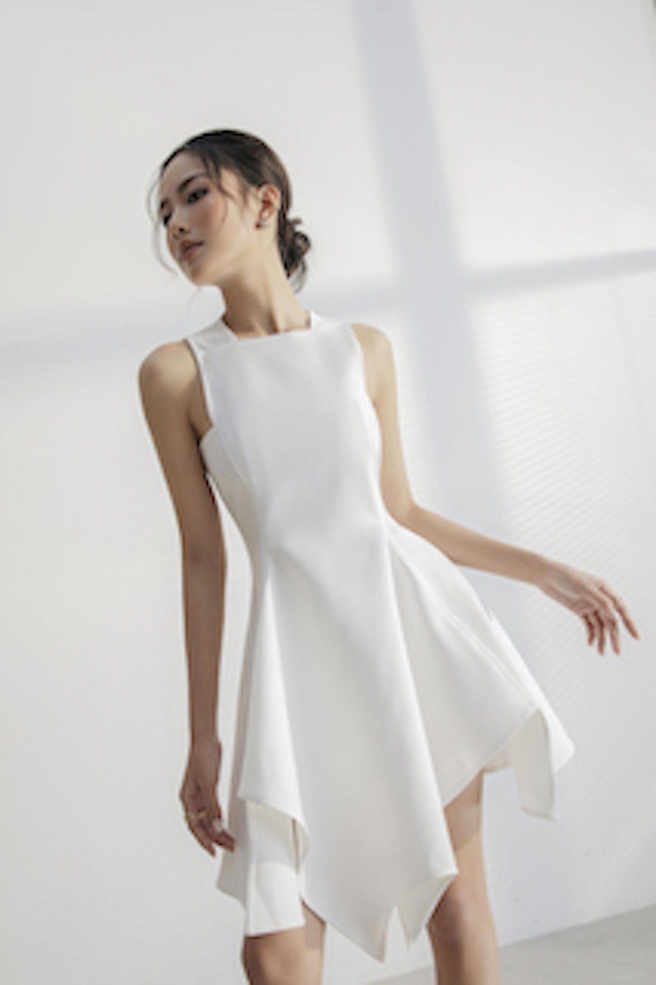 Des Fleurs Đầm liền thân trắng - Sisley Structured Dress