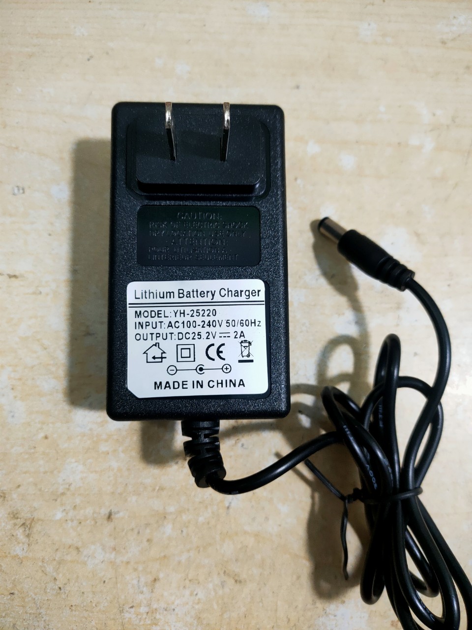 Sạc 25.2V 2A chuyên dùng sạc pin li-on 24V