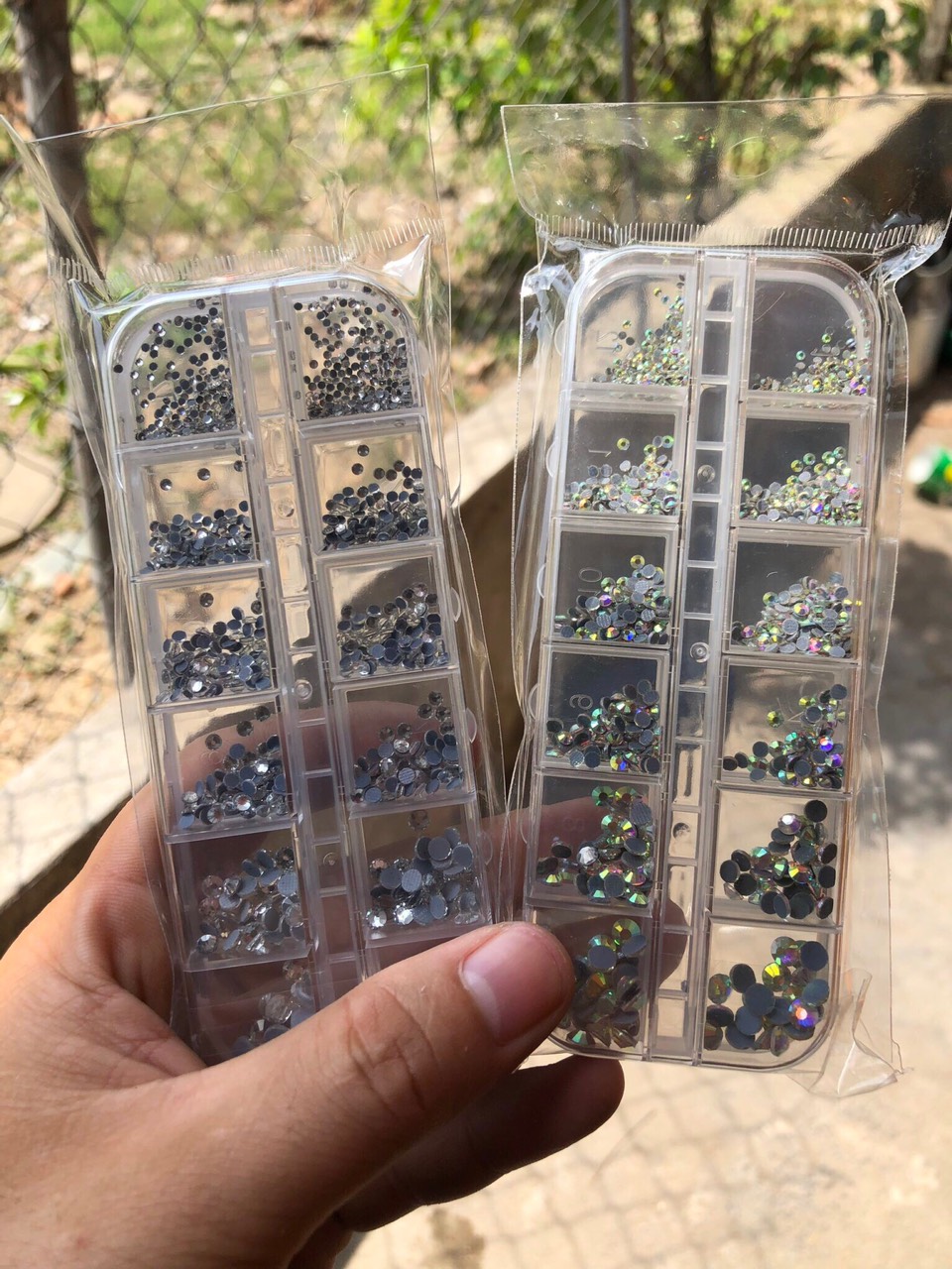 Đá chân keo Mix Size khay 12 ô Trắng, AB (7 màu)