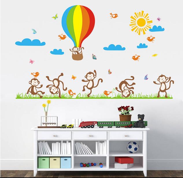 Decal trang trí tường - Khinh Khí Cầu và bày Khỉ tinh nghịch