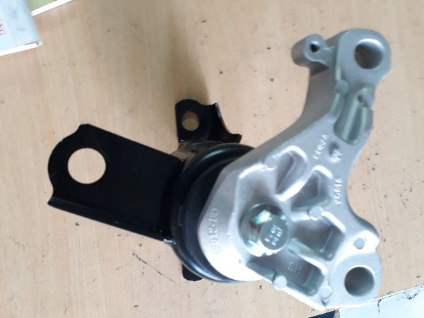 Chân máy dầu Ford Fiesta