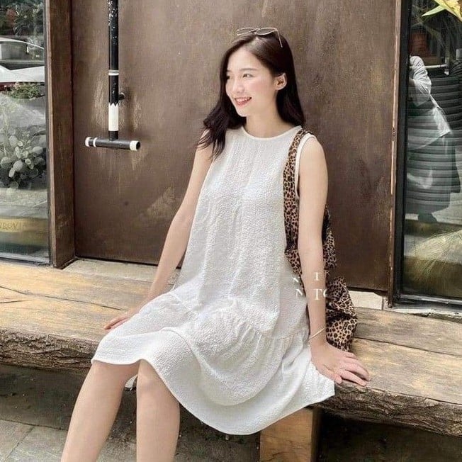 Đầm suông đuôi cá sát nách trẻ trung