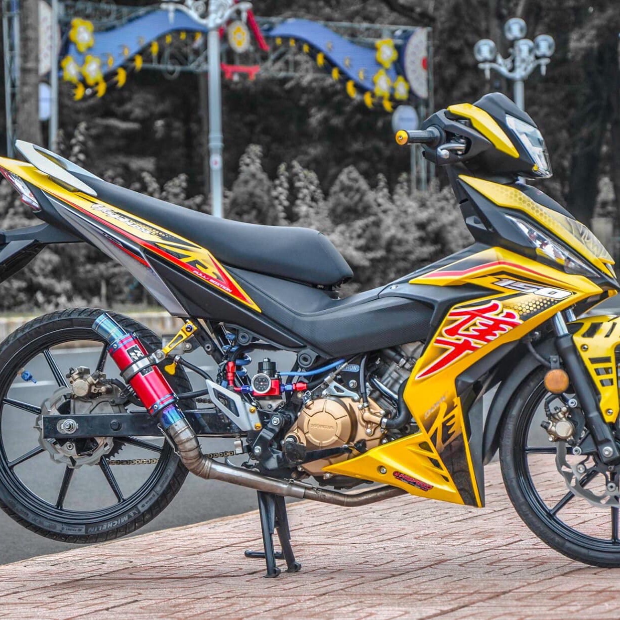 Tem rời dán xe winner hayabusa vàng đen