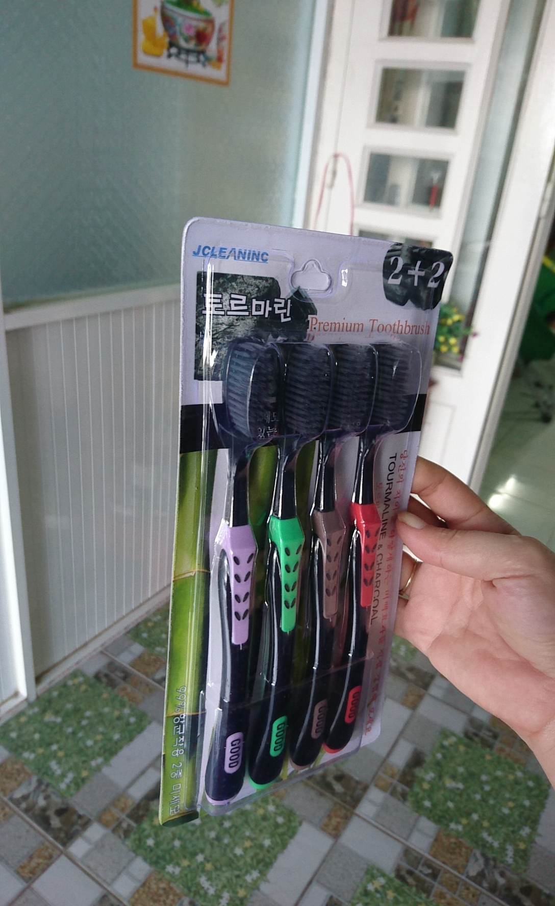 Combo 4 Bàn Chải Đánh Răng Than Tre Hoạt Tính
