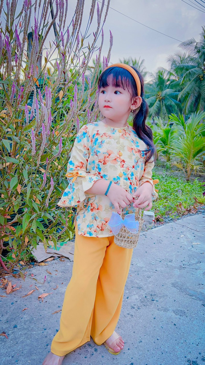 BỘ BÀ BA VẢI LỤA TAY LOE CÚC BỌC CHO MẸ VÀ BÉ GÁI