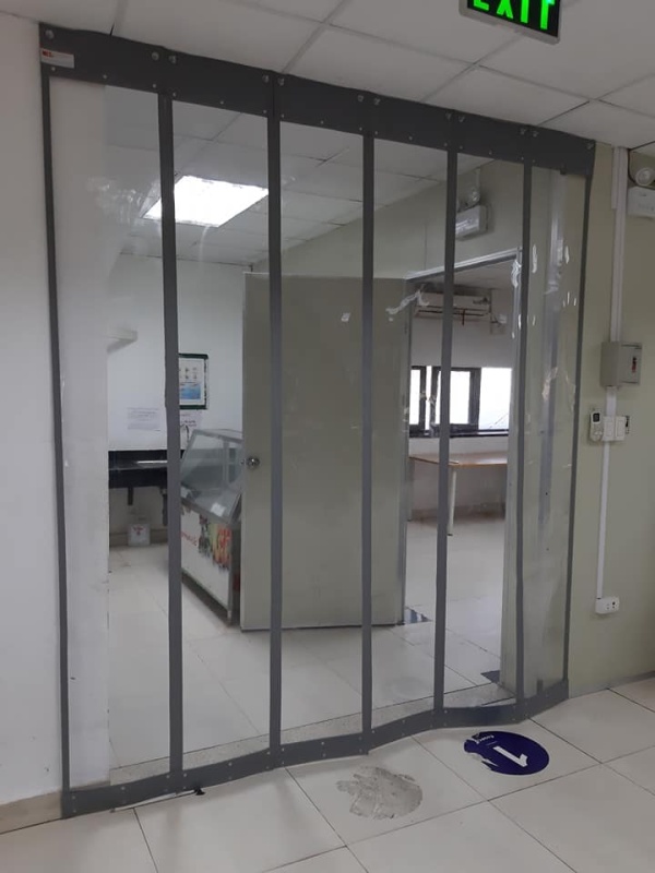 Rèm Từ Trong Suốt Ngăn Thất Thoát Nhiệt