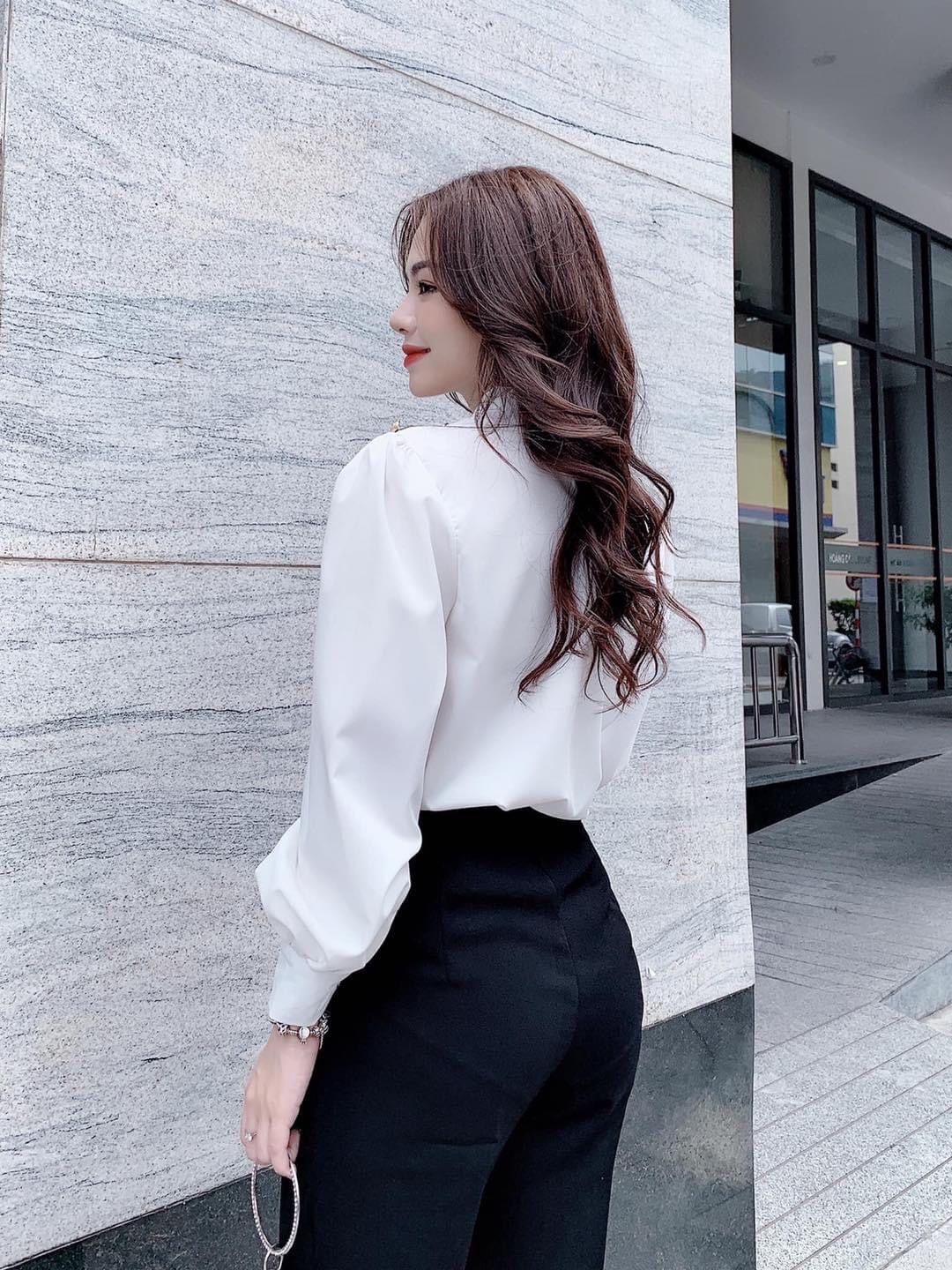 Áo Cổ Cách Điệu Vai Cườm