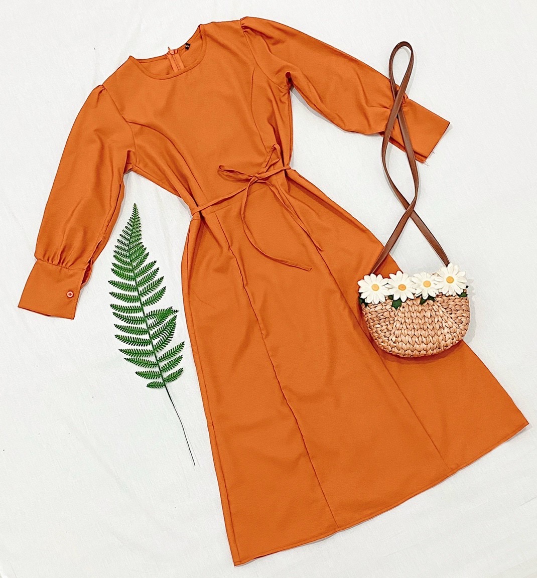 Đầm cam tay dài cổ điển