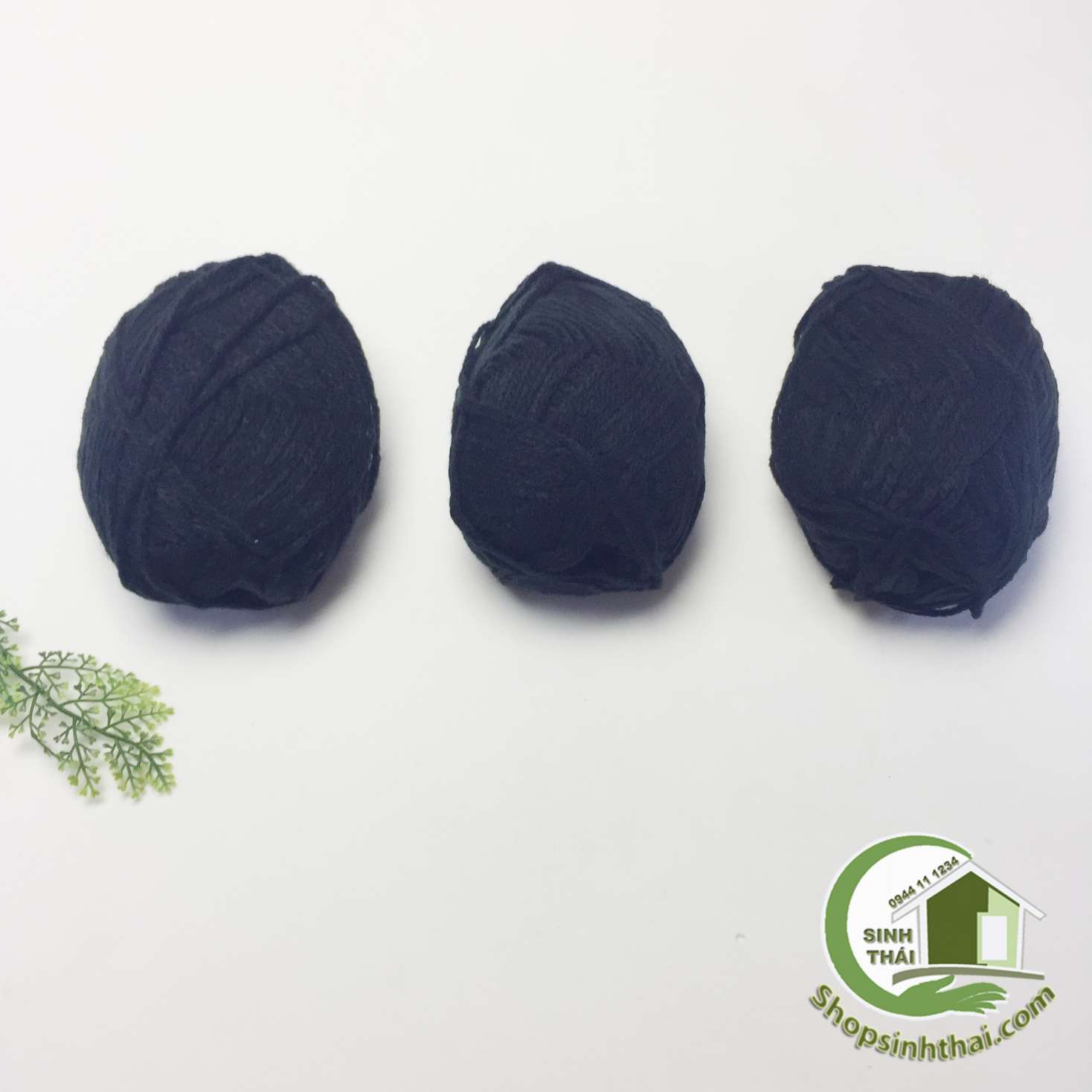 Len sợi đan móc màu đen