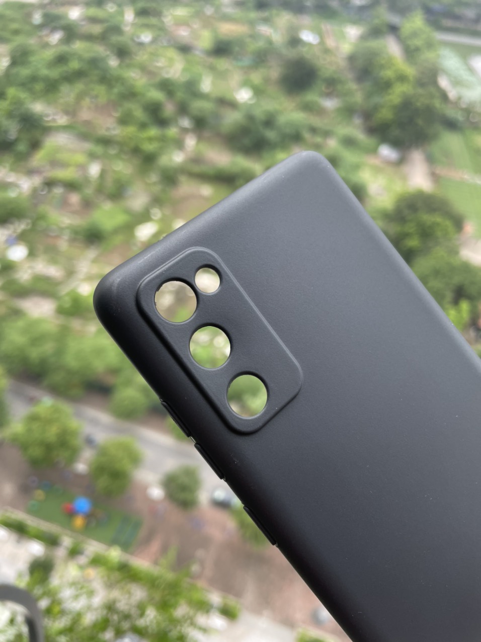 Ốp lưng dẻo Samsung Galaxy S20 FE khoét mắt camera ( đen)