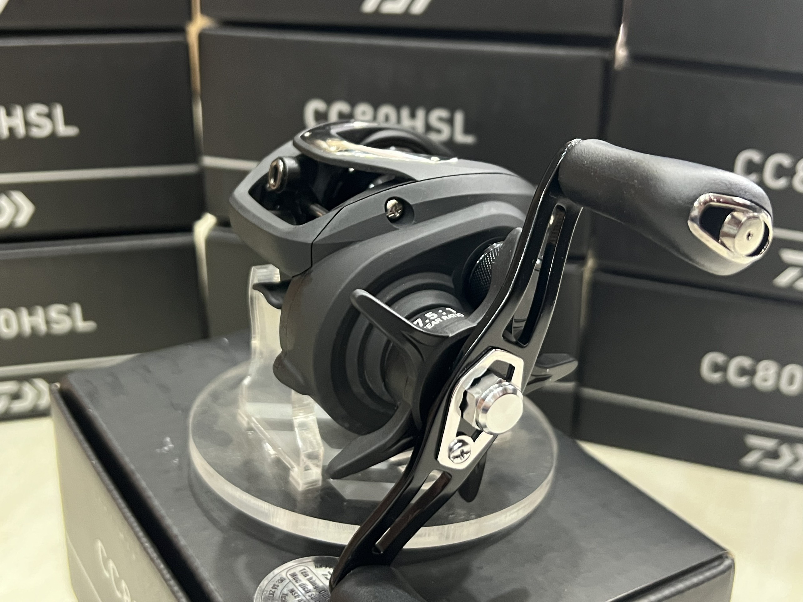 máy câu ngang Daiwa CC80 HSL