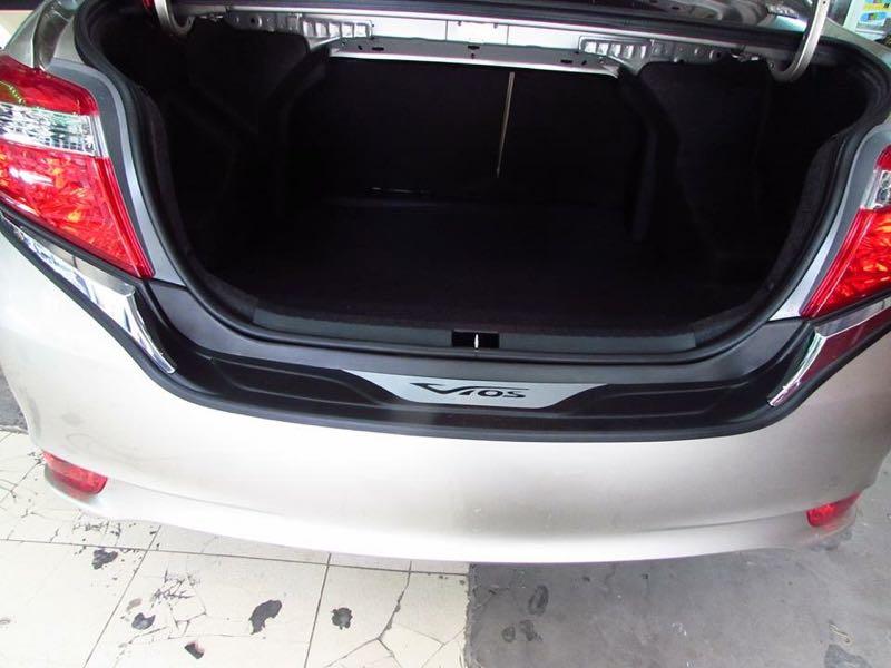 Chống trầy cốp xe Vios 2014-2018 loại vểnh