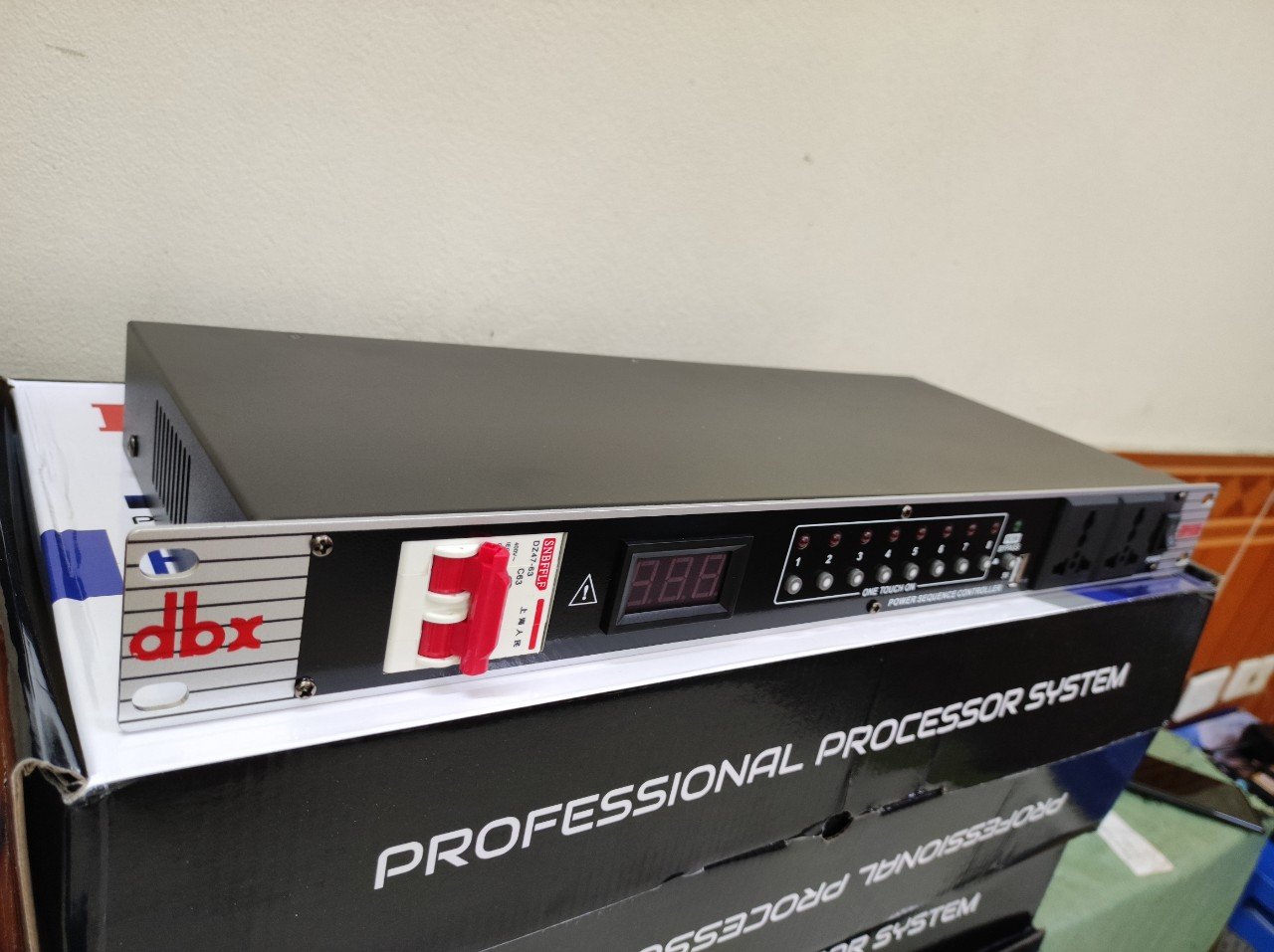 Thiết bị quản lý nguồn điện dbx vs1036
