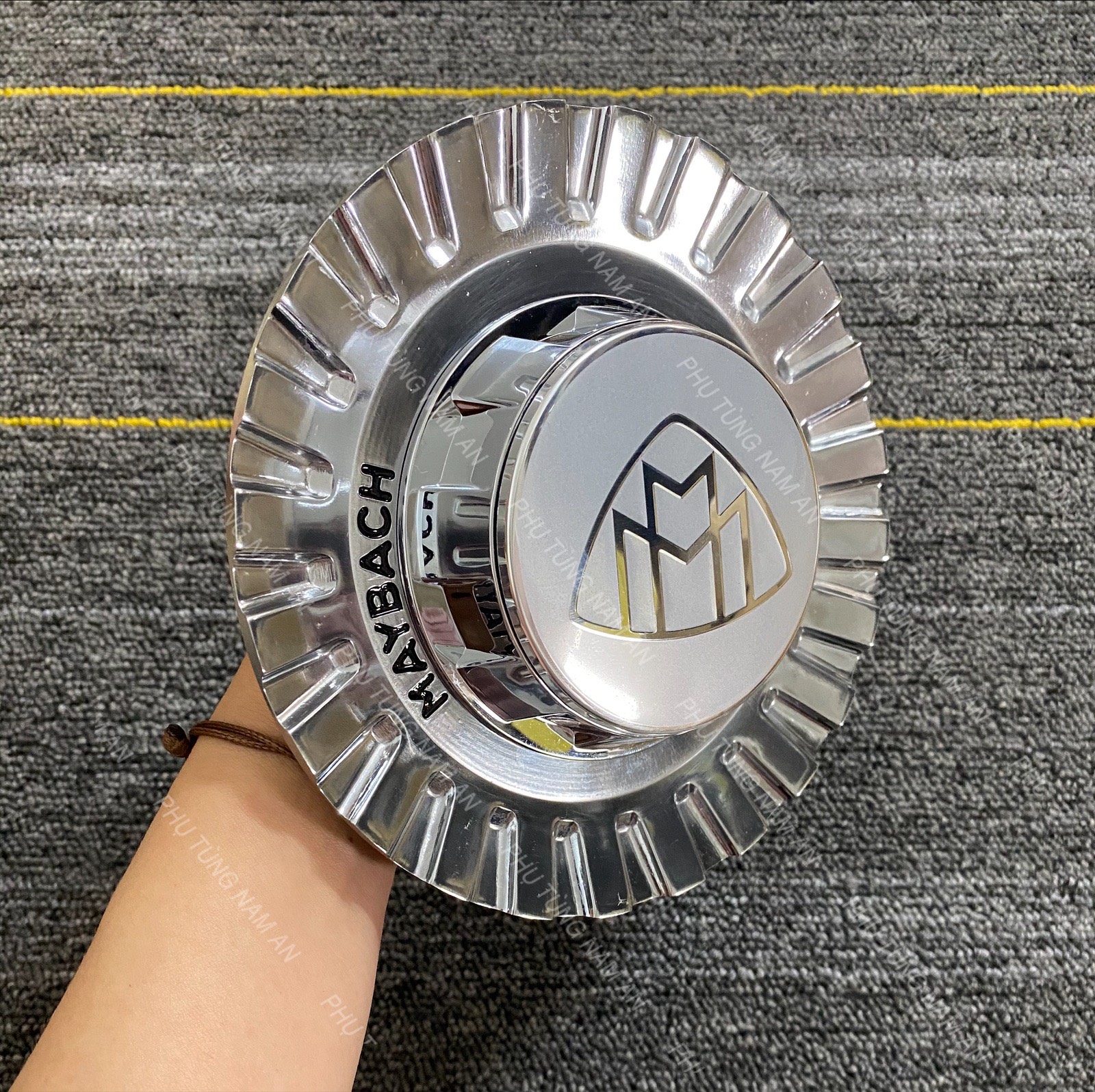 LOGO MÂM GLS 600 MAYBACH/CHỤP MÂM GLS 600 (GIÁ 1 CHIẾC)