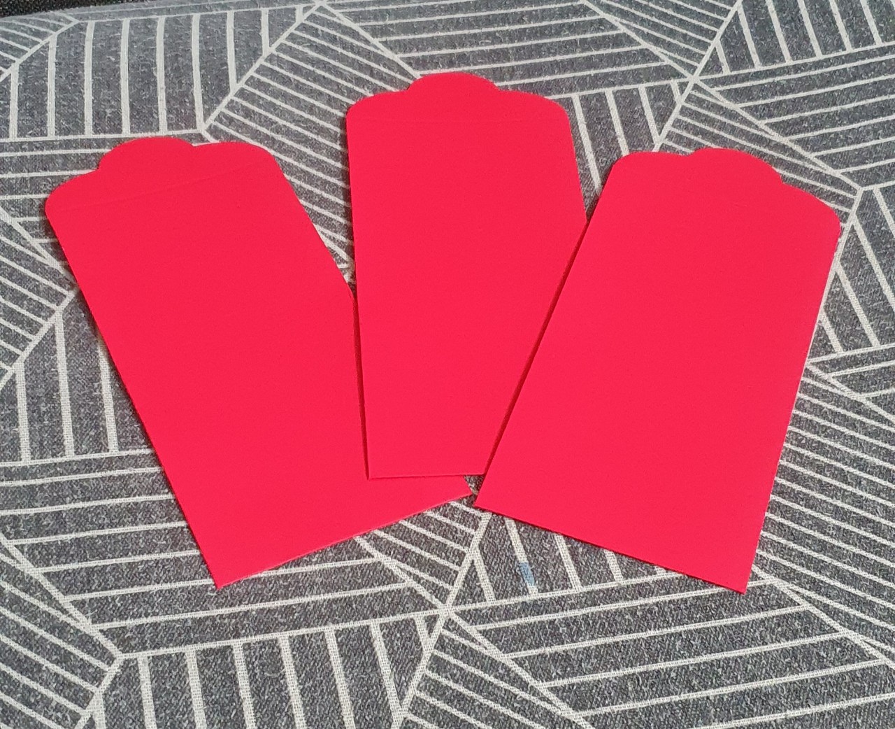 BAO LÌ XÌ GIẤY NHUNG ĐỎ TRƠN VIẾT THƯ PHÁP