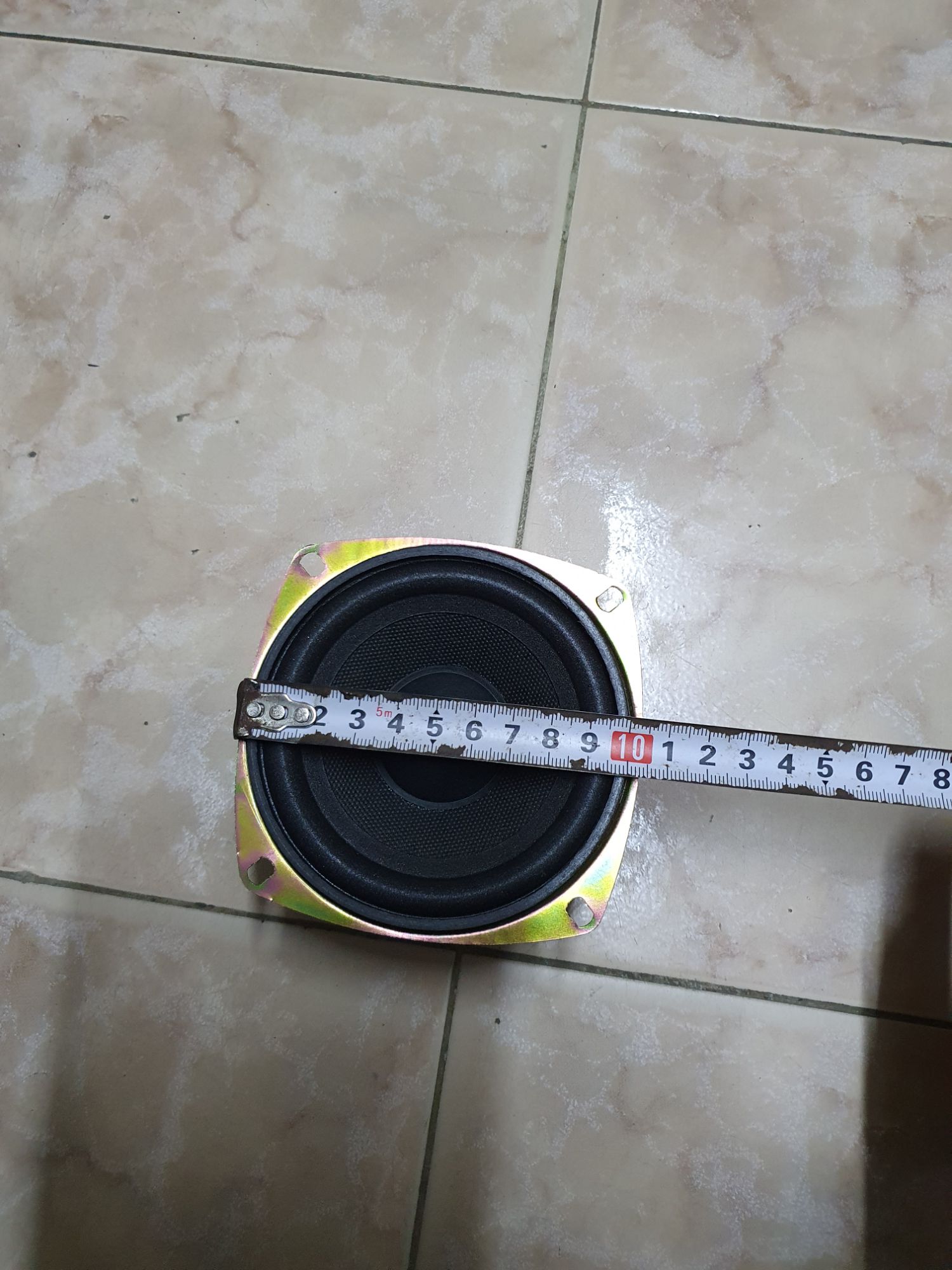 1 chiếc loa rời vi tính 10cm