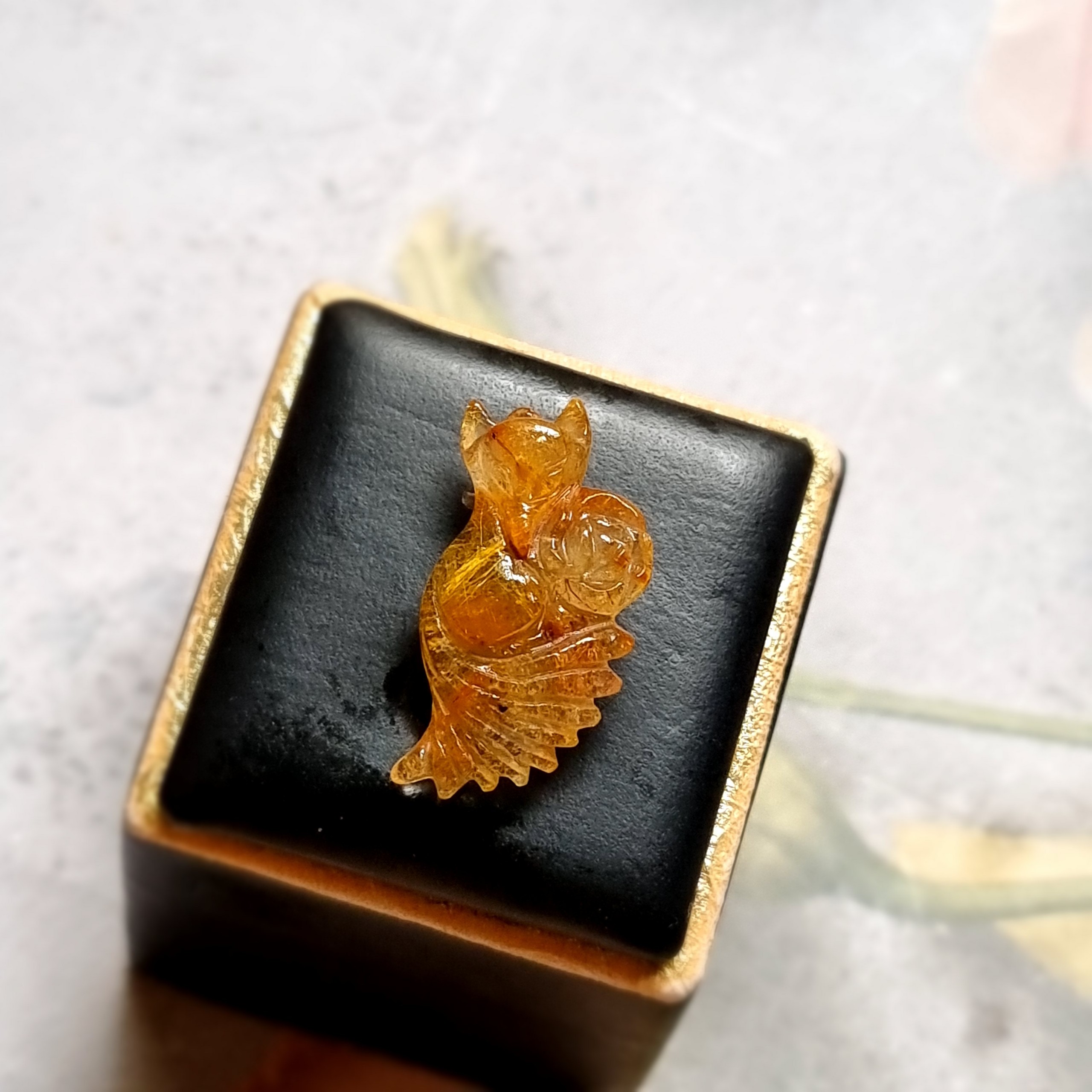 VÒNG CỔ CỬU VỸ HỒ LY THẠCH ANH TÓC VÀNG ĐUÔI VŨ (LÔ 01)