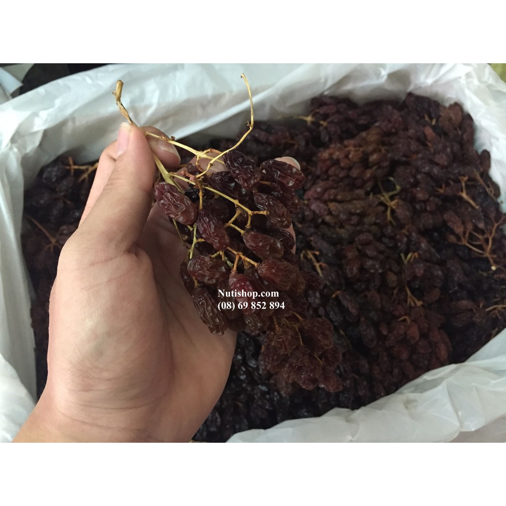 Nho kho nguyên cành Crimson Úc 500g