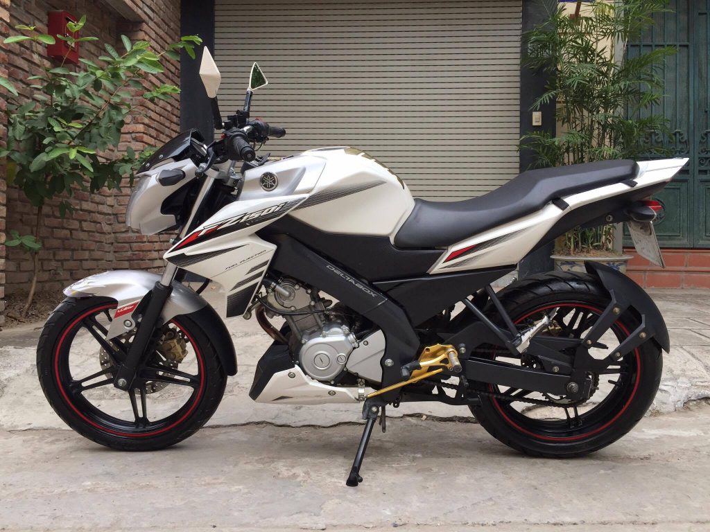Tem rời fz150i đen xe trắng