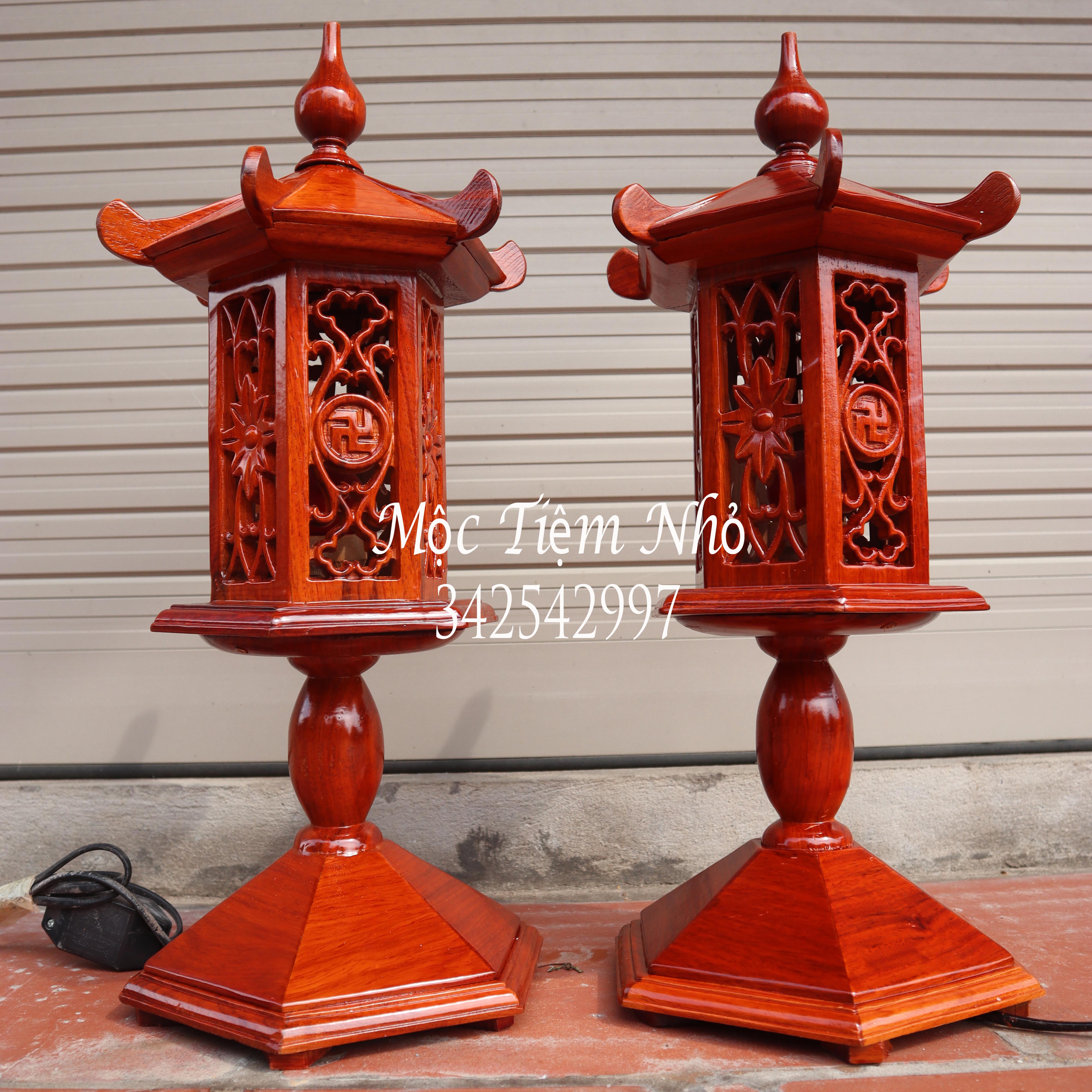 Cặp đèn bàn thờ gia tiên gỗ hương Lào quý hiếm cao 48cm