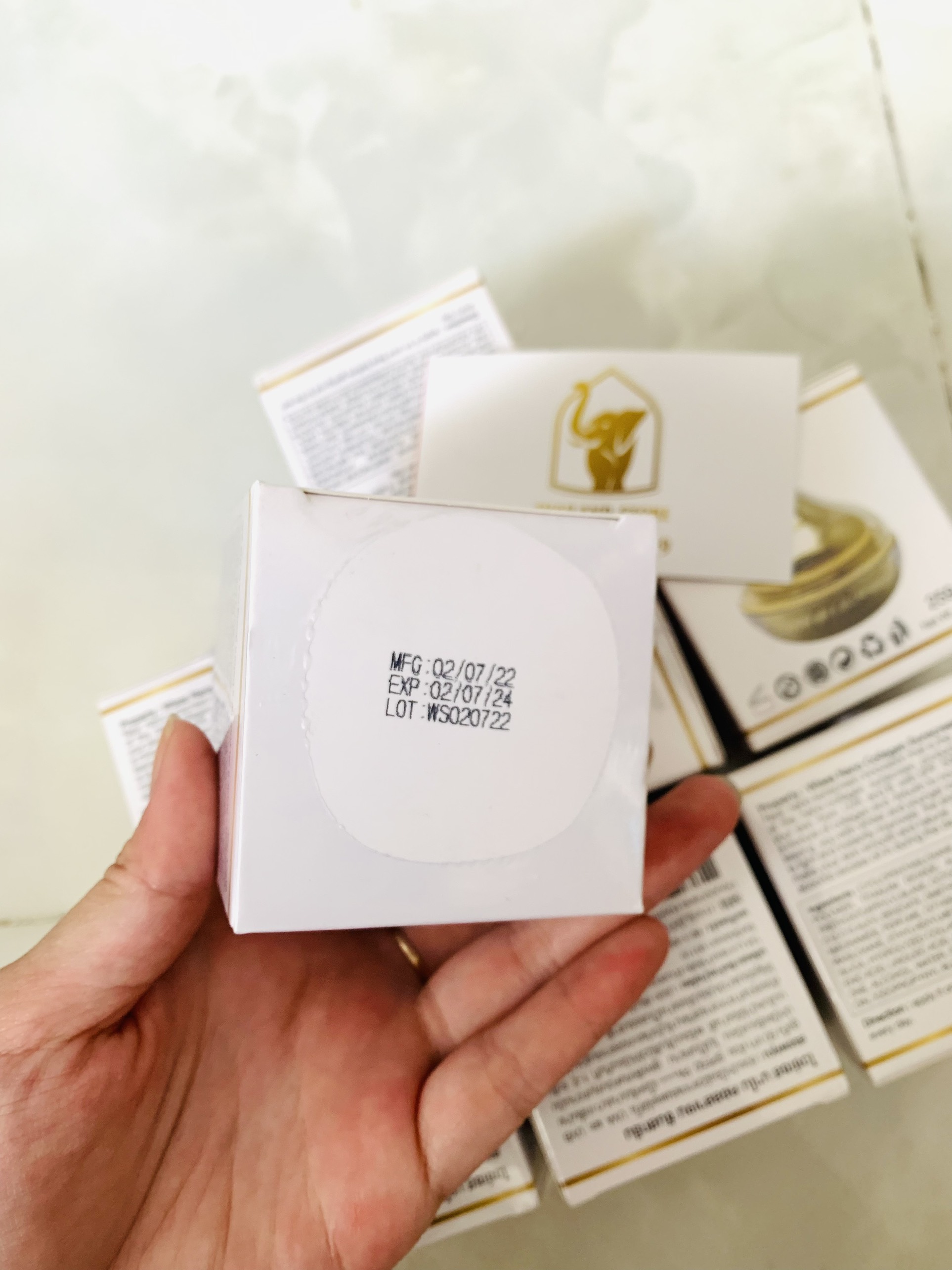 Kem chống nắng Wise Nano Collagen thái lan