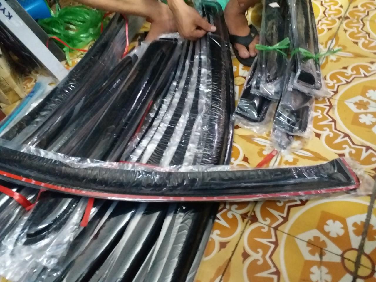 Vè mưa đen xe Mitsubishi Mirage