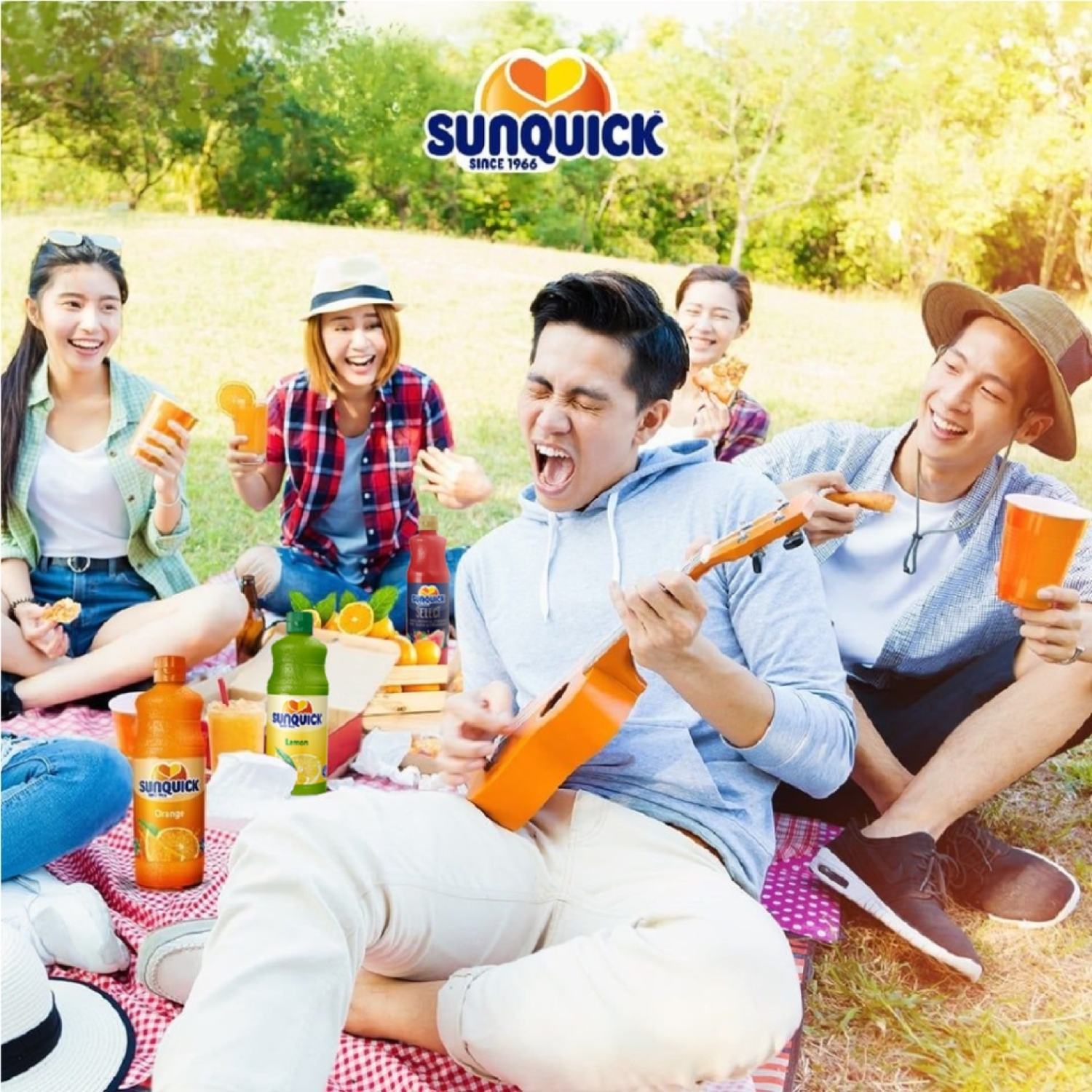 Nước ép Sunquick hỗn hợp ổi & dâu 700ml