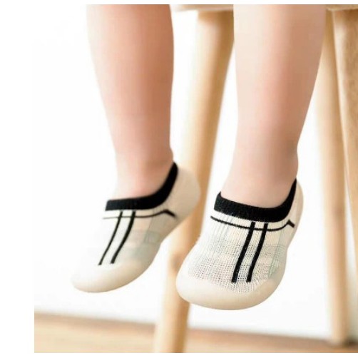 HÀNG MỚI VỀ  Một đôi giày bún đế mềm cực sang cho bé trai và bé gái