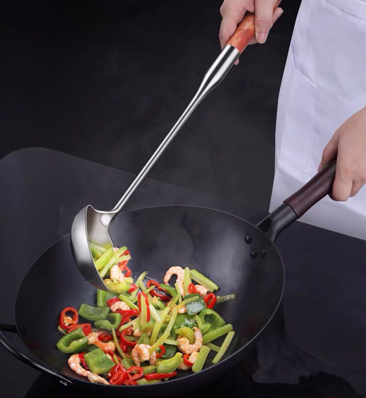 Vá xào inox kiểu đức cán gỗ cẩm lai