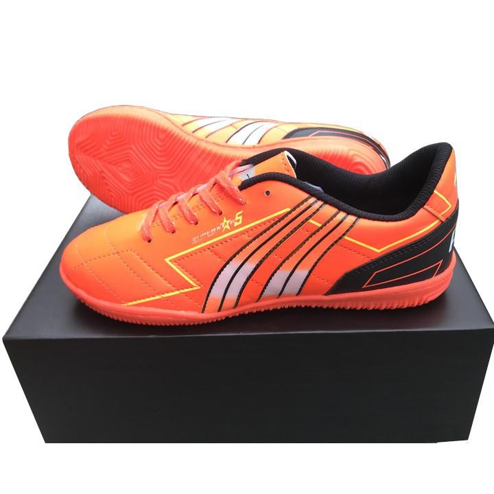Giày đá bóng futsal