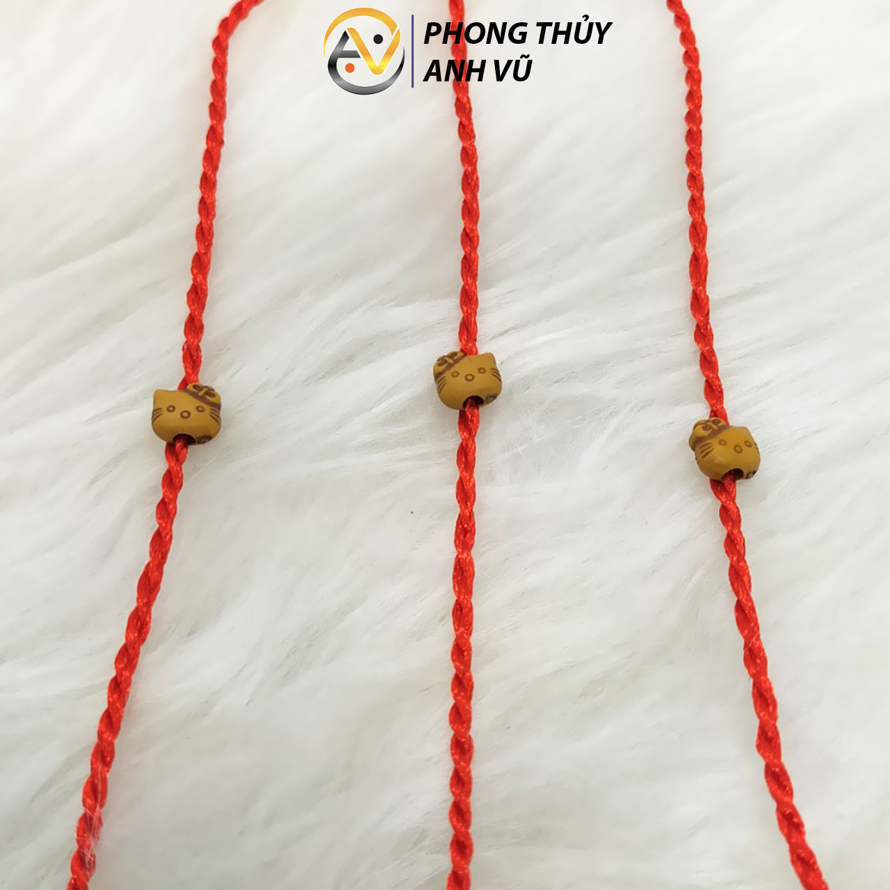 Vòng tay chỉ đỏ mix hình mèo may mắn