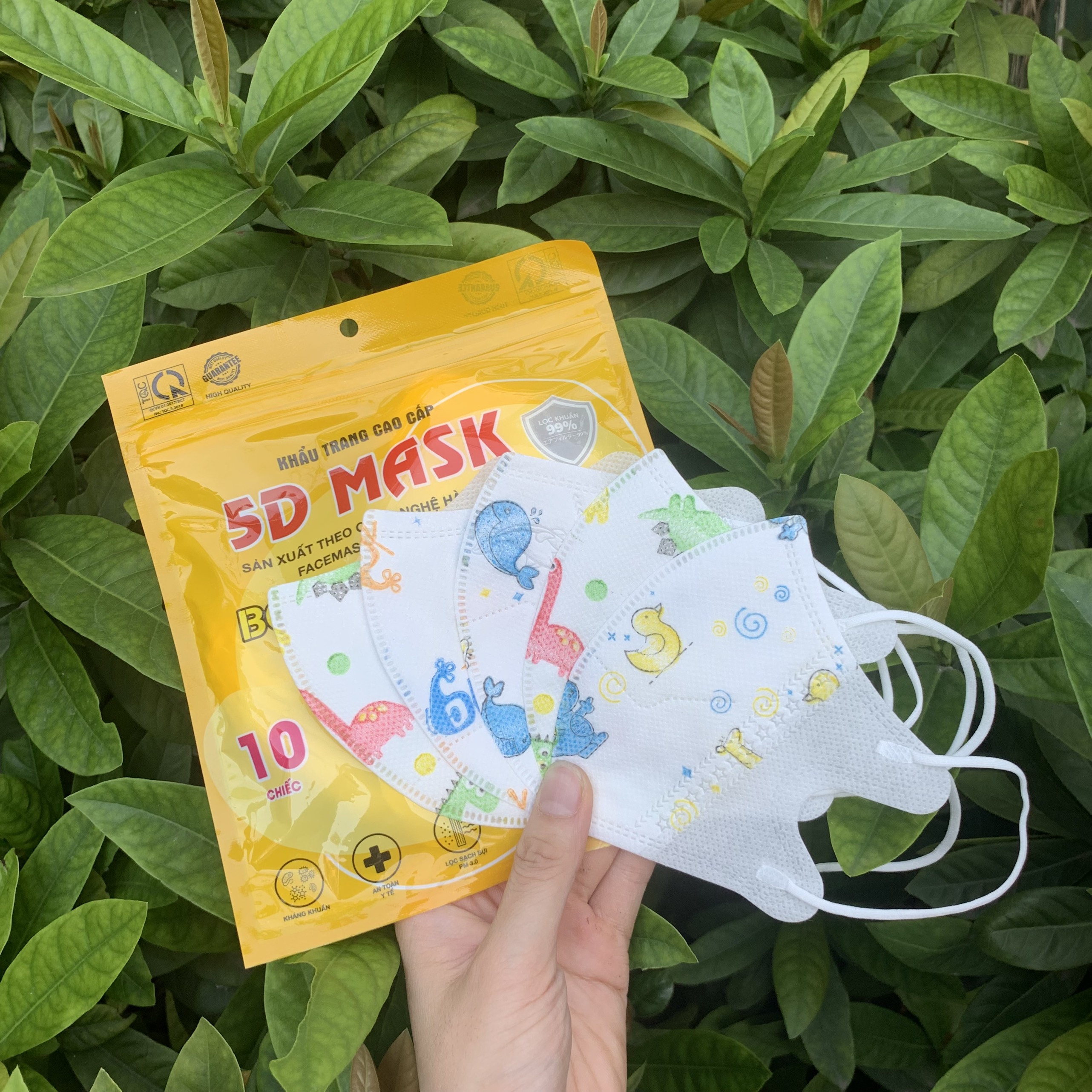 Thùng 100c Khẩu trang 5D Trẻ Em - Bông Sen Vàng (2-6 tuổi)