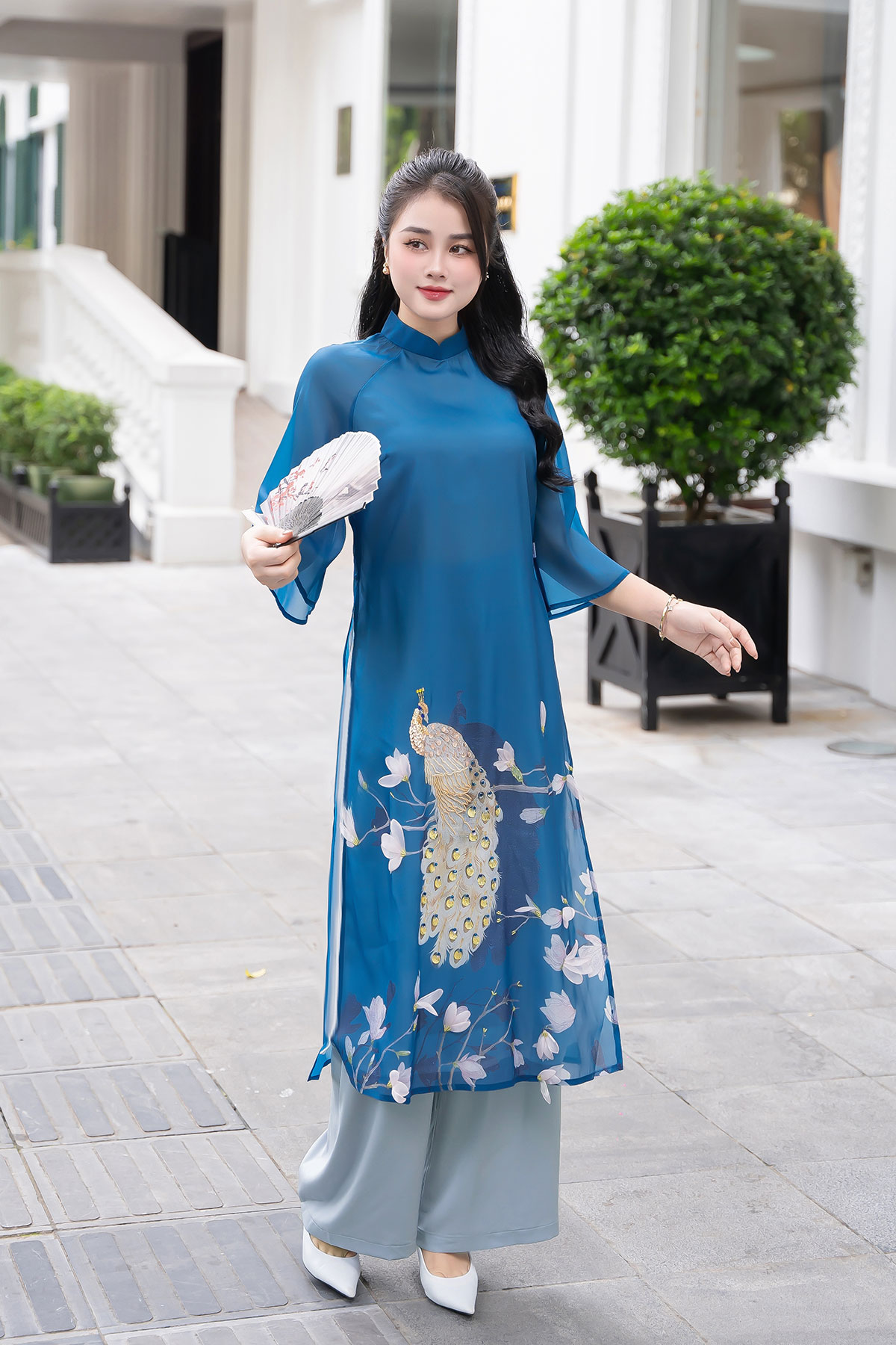 [Nhập FAYEARENDSALE giảm 100K]Áo dài cách tân chim công LAMER S61A23Q007 (Chưa bao gồm quần)