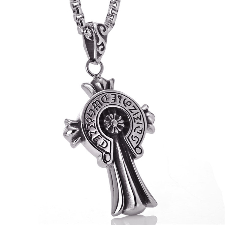 Dây chuyền kiểu dáng Chrome Heart thánh giá