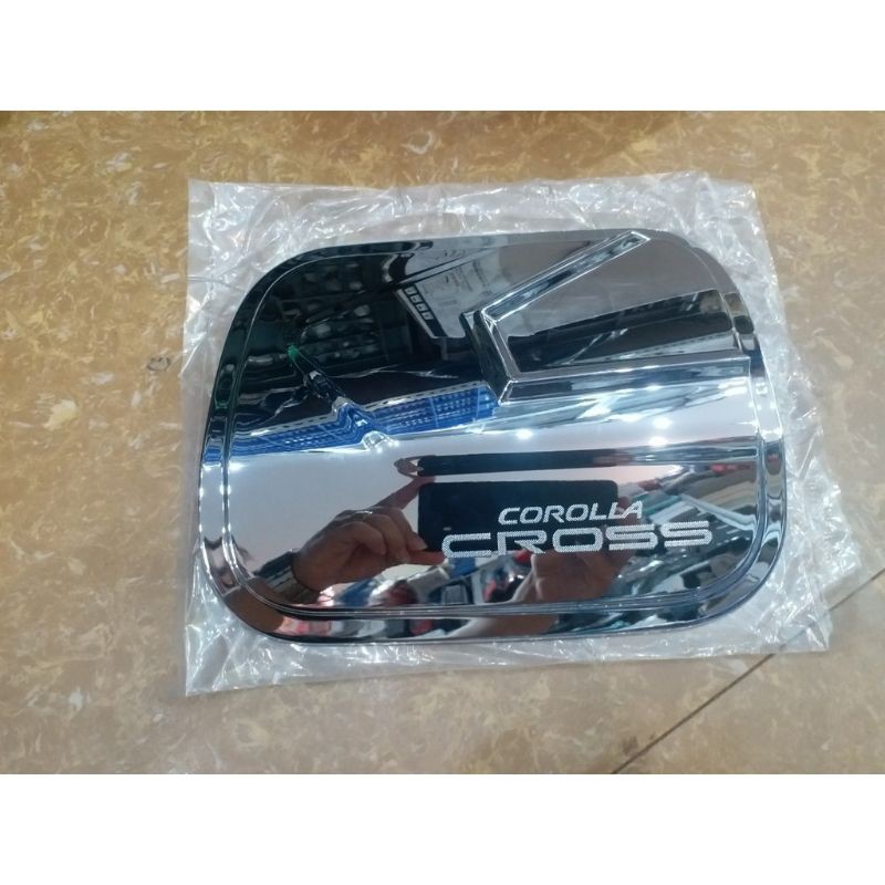 Ốp nắp bình xăng toyota Cross, mạ Crom cao cấp