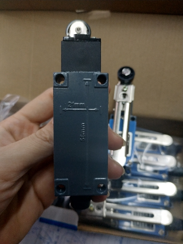 Công tắc hành trình mode 8108