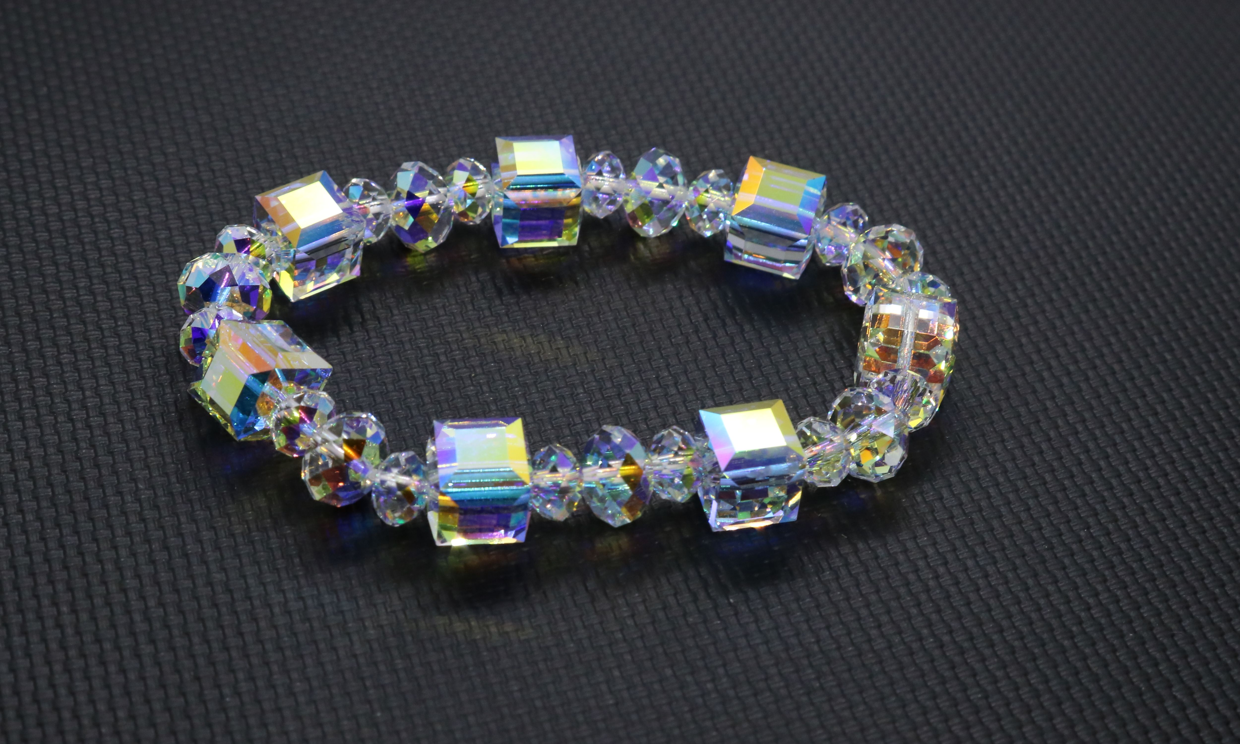Vòng tay nữ pha lê Swarovski cao cấp B.08