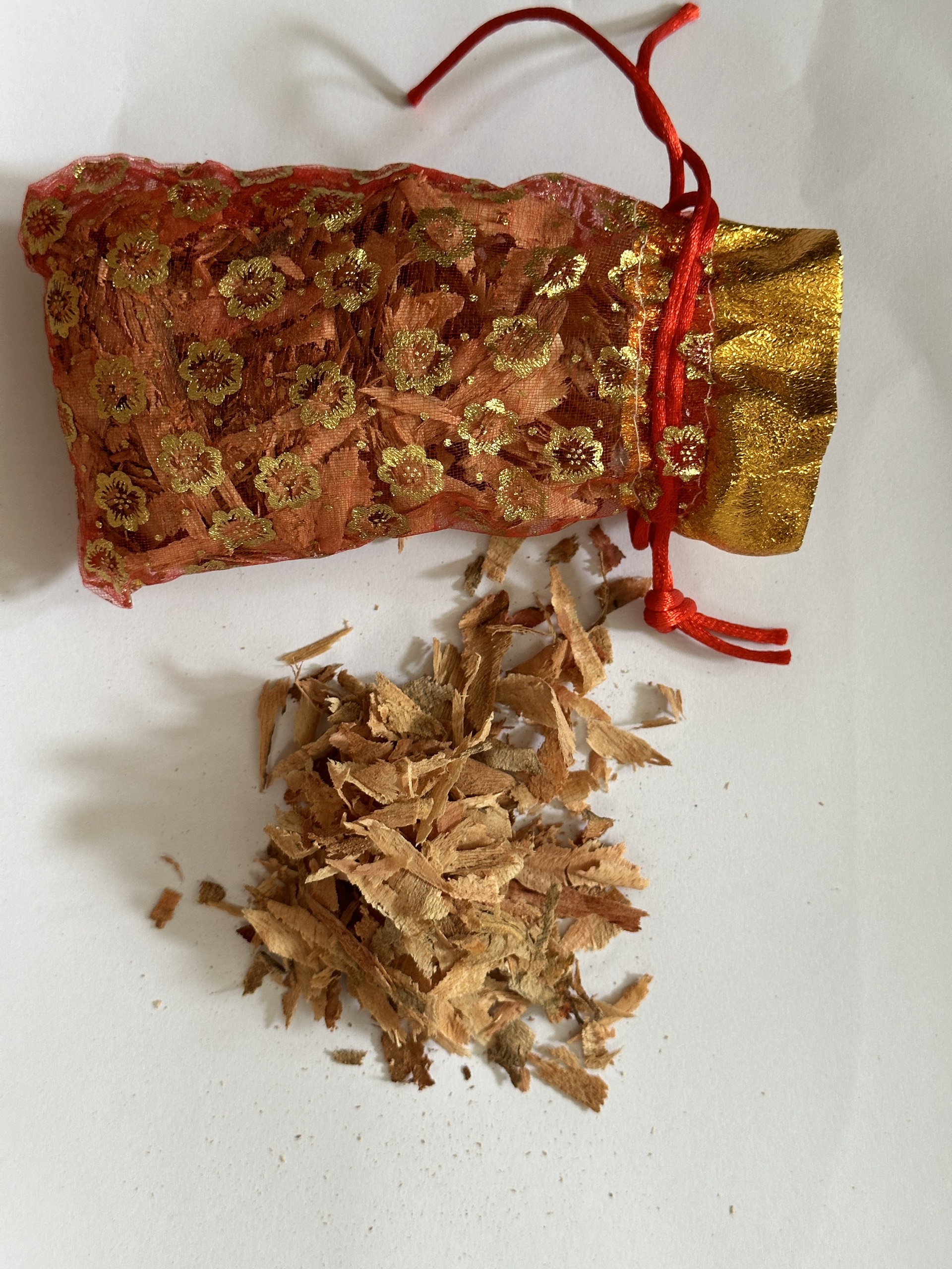 Essential oil Wood Sassafras (Wood hunchback incense) pure-making scented soap, deodorization mould, household wipes, deodorant otô, limited motion sickness, pursuit of soot, massaging