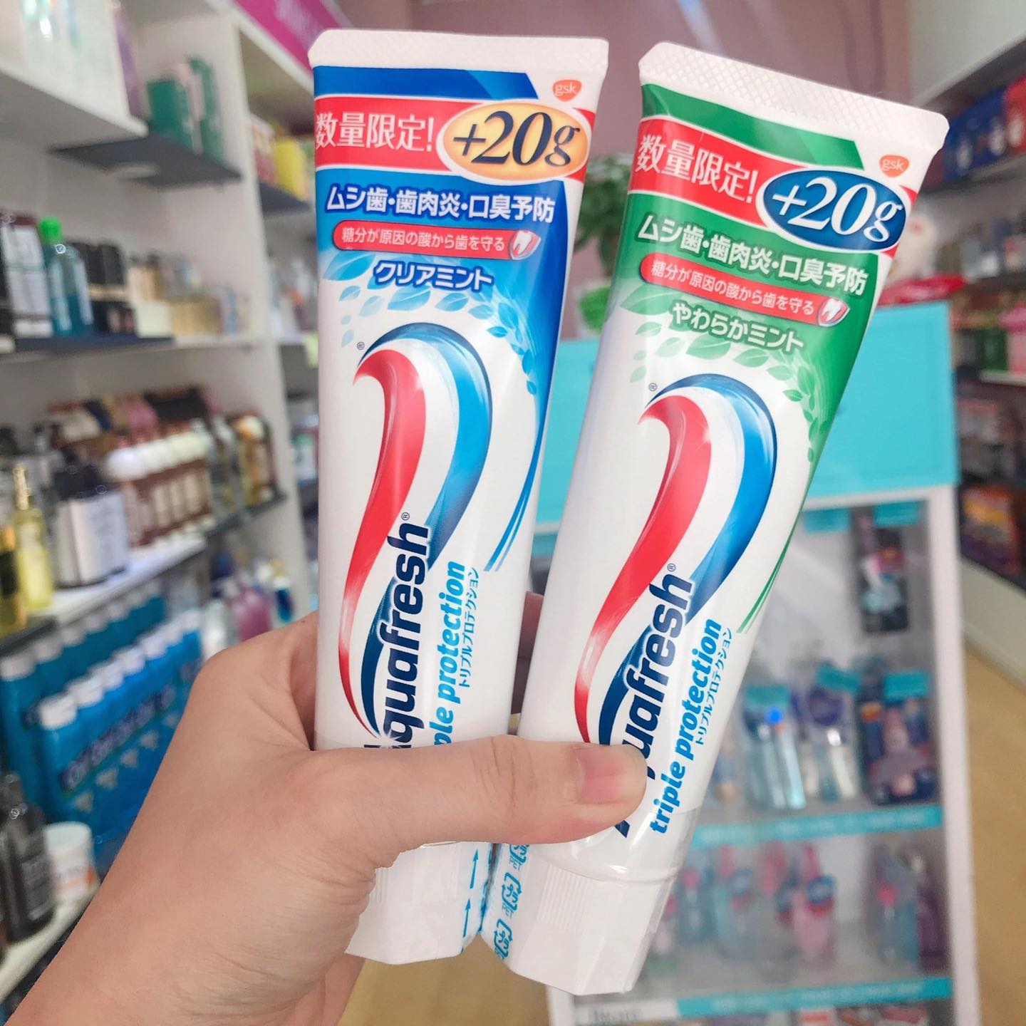 Kem đánh răng Aquafresh Nhật Bản 140g