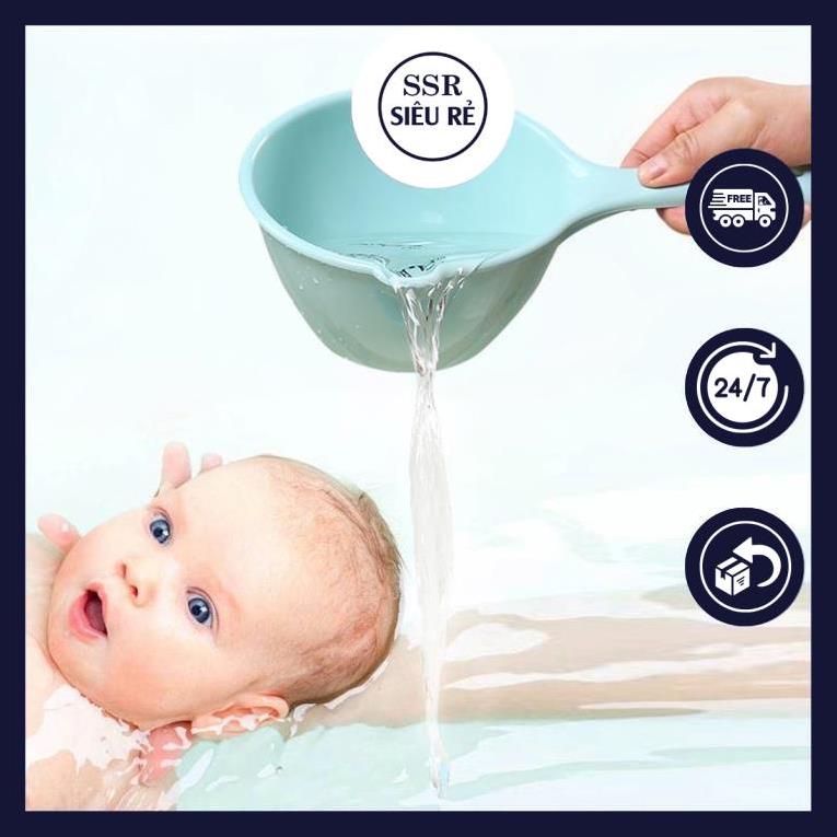 Gáo nước, Ca nhựa múc nước cán dài