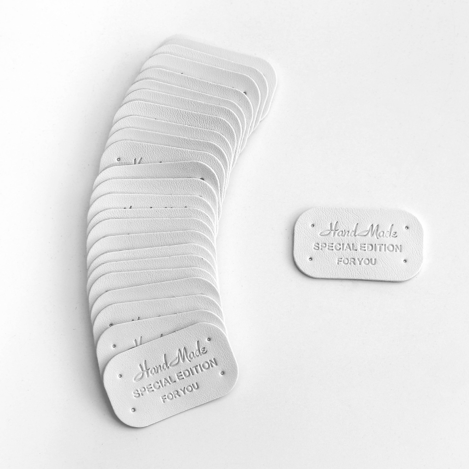 miếng da in  handmade tag miếng da dán khăn mũ quần áo
