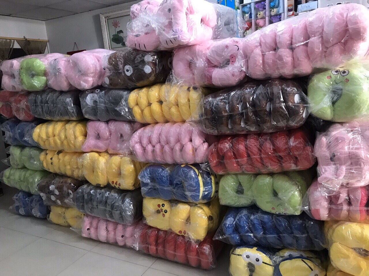 Gối kê cổ hình chữ U thêu