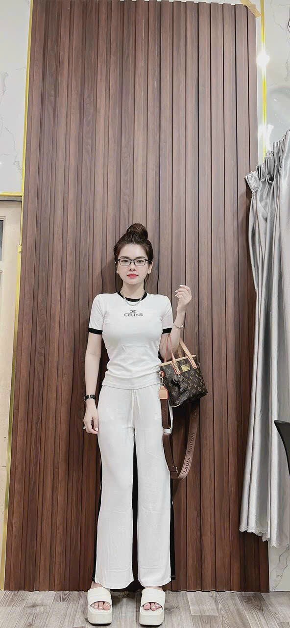 Set bộ thun gân , áo dáng ôm cổ tròn có in logo CELINE phối quần dài lưng thun kẻ sọc có dây cột