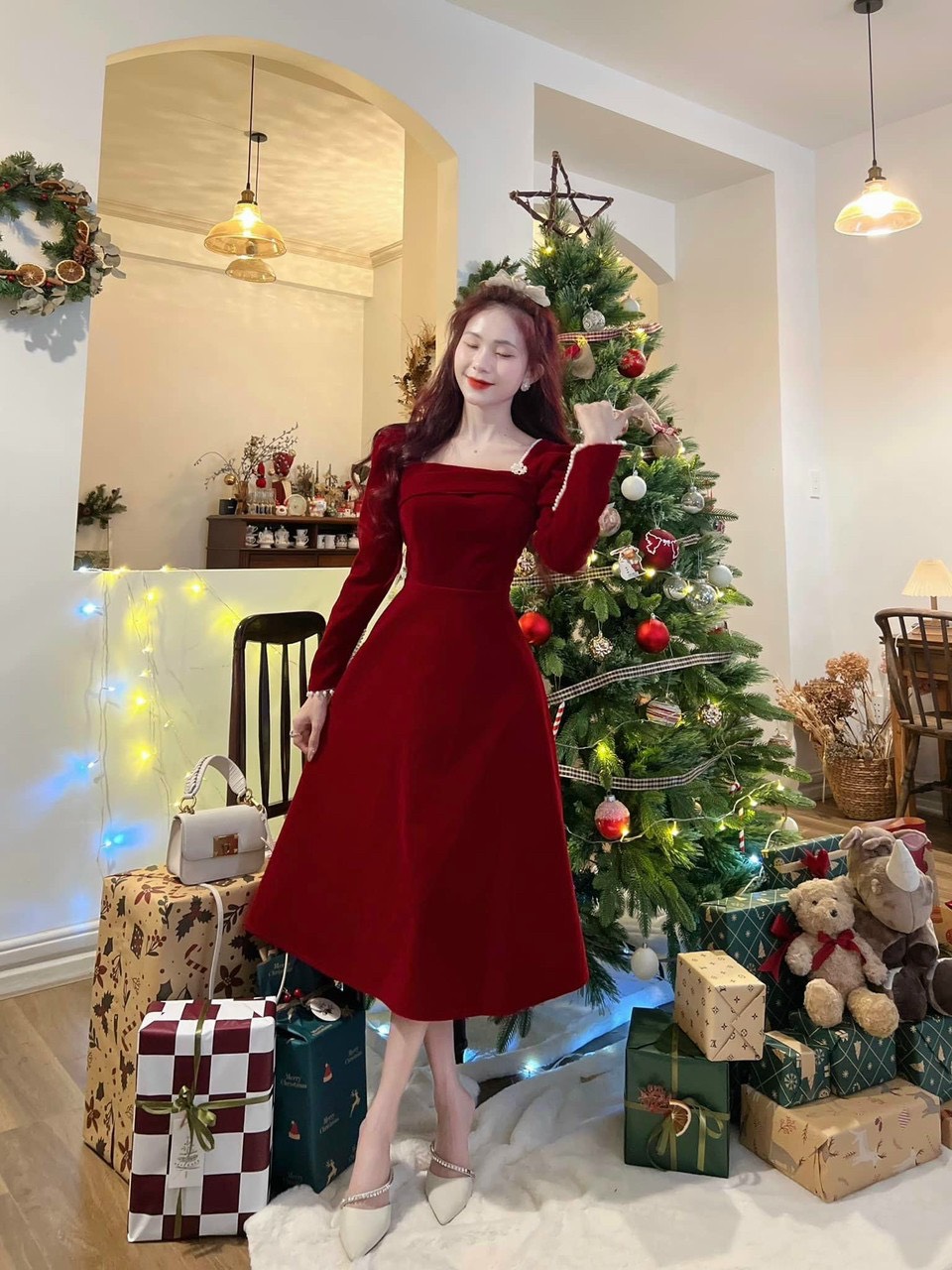 Đầm thời trang thu đông nữ, Đầm váy dáng dài chất nhung cứng loại một xịn xò, Váy cổ vuông tay dài đính cườm sang chảnh, Đầm váy đỏ mặc noel, mặc tết siêu xinh