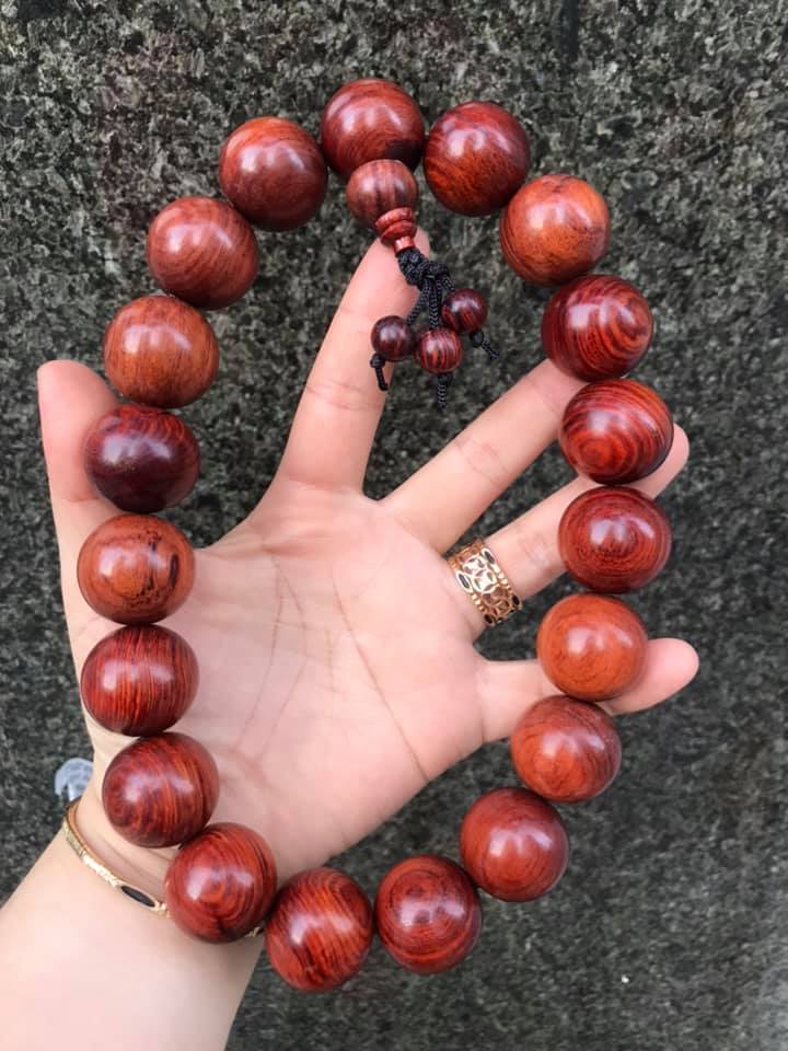 [HCM]CHUỖI NIỆM PHẬT 18 VIÊN GỖ CẨM LAI 25LY