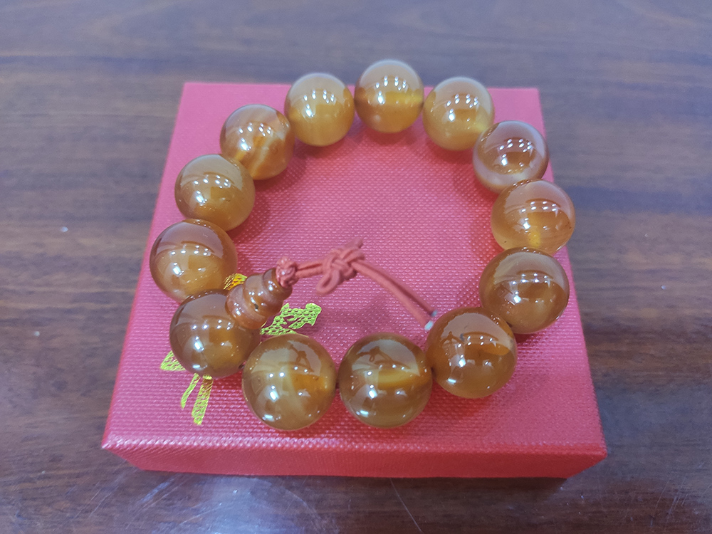 Vòng tay phong thủy mã não đỏ 16 ly