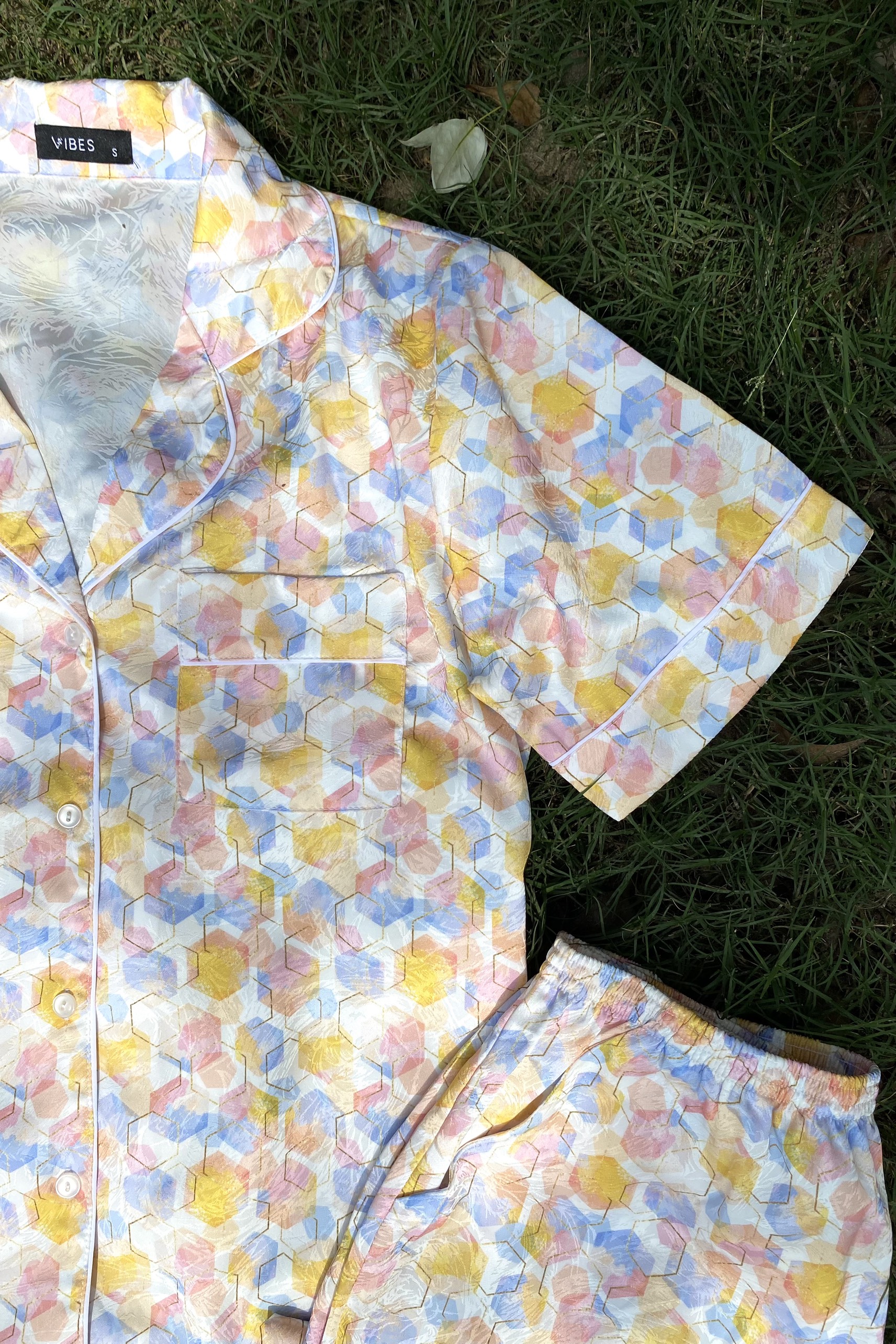 VIBES Bộ Pijama dài lụa gấm cao cấp Hexa Long Py Set