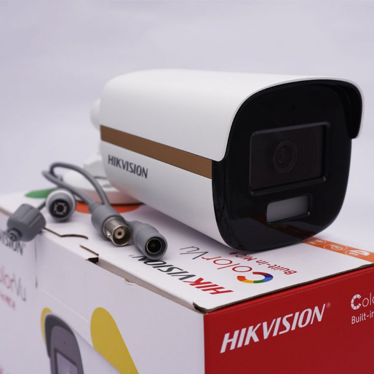 Camera quan sát analog HD Hikvision DS-2CE12DF3T-FS