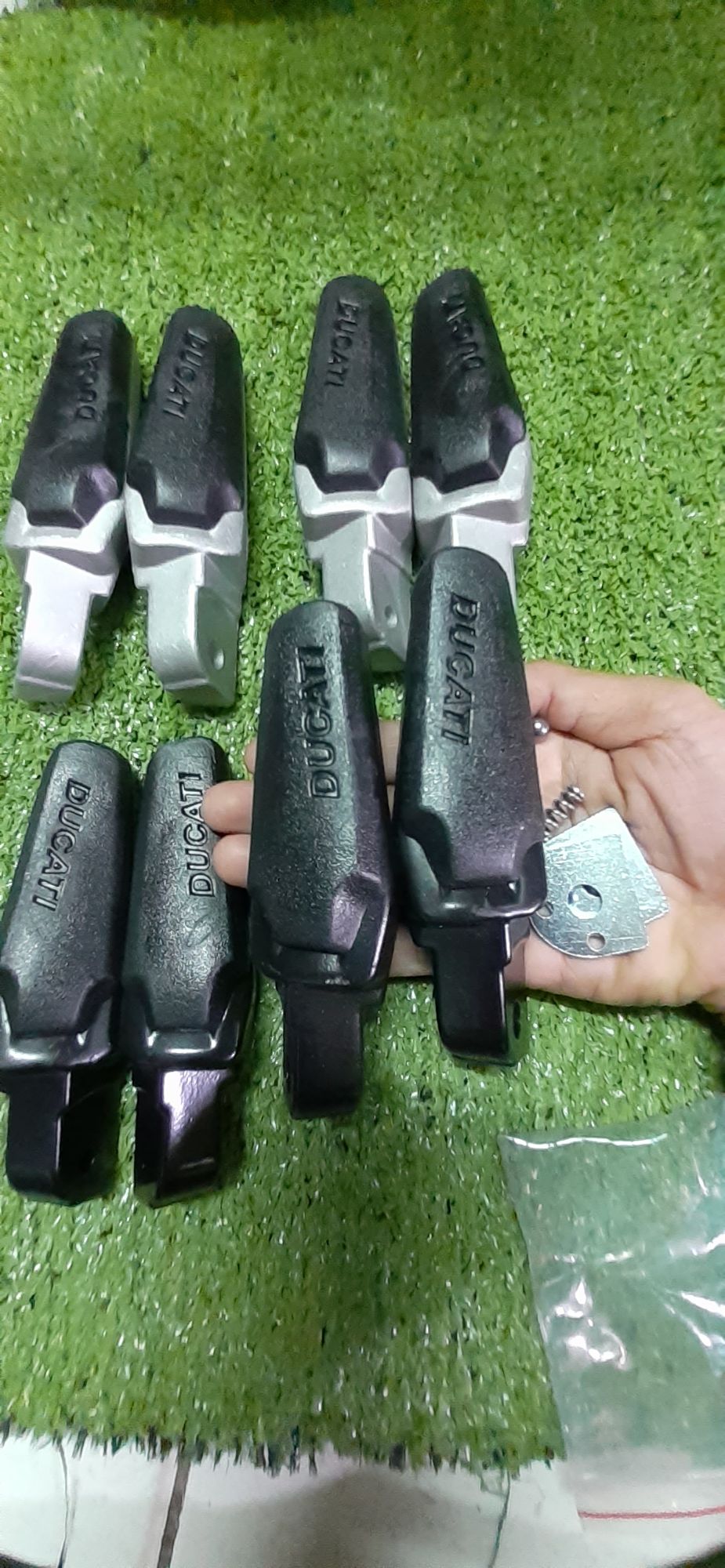 [HCM]gác chân kiểu ducati gắn các loại xe